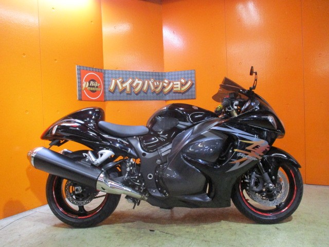 横から見てもこの通り状態グッド！！継続車検も安心のノーマルマフラー！しかも写真の通り綺麗ですよ！！